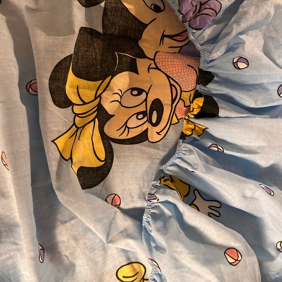 Twin size fitted bed sheet
The Disney company vintage Minnie and Mickie - Picture 6 of 6